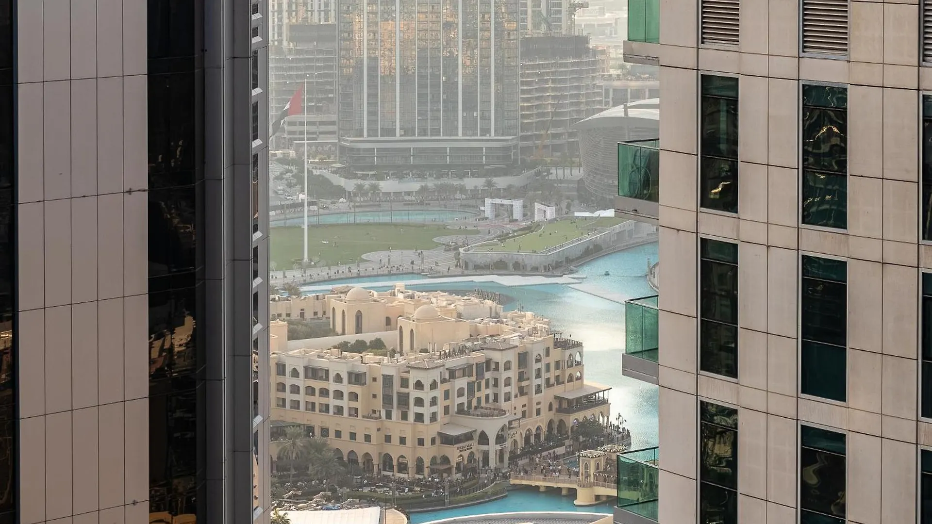 Fancy 3 Bedroom Apartment Right Next To Dubai Mall With Burj View In Downtown Dubai