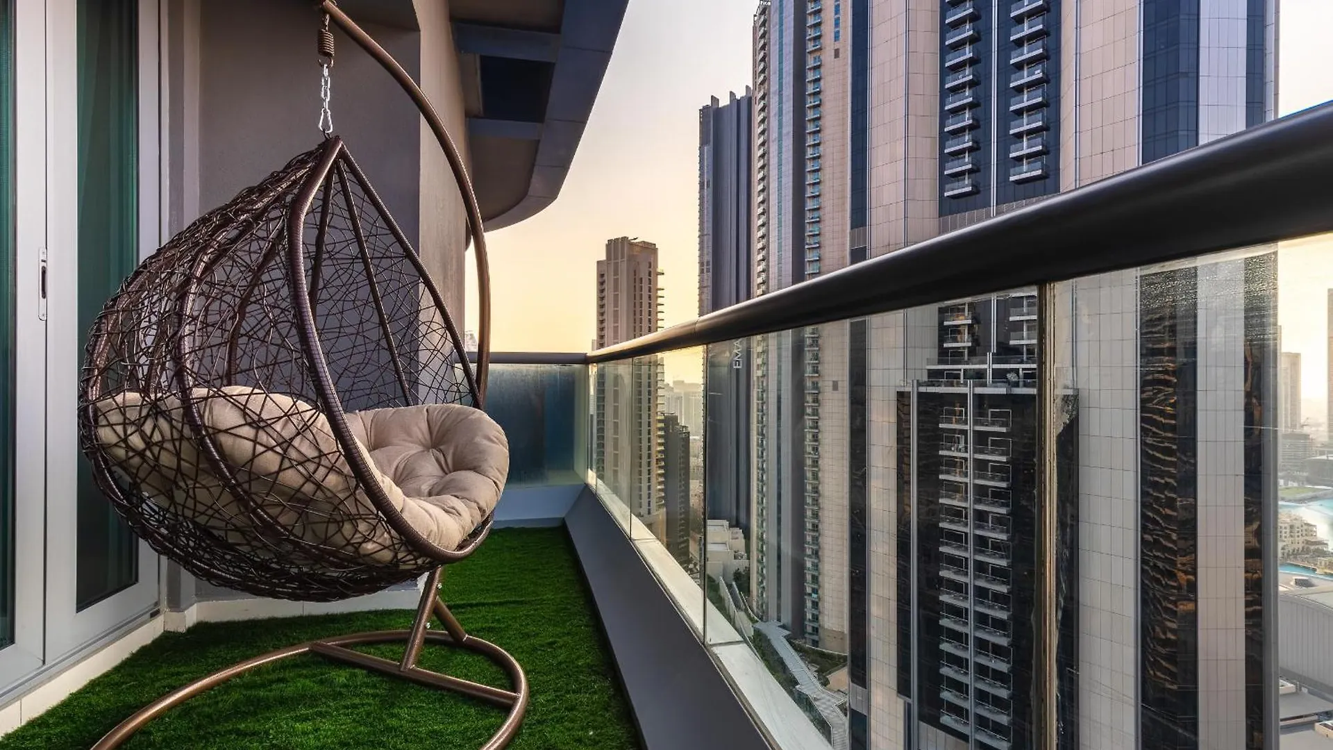 Fancy 3 Bedroom Apartment Right Next To Dubai Mall With Burj View In Downtown Dubai 0*,  United Arab Emirates