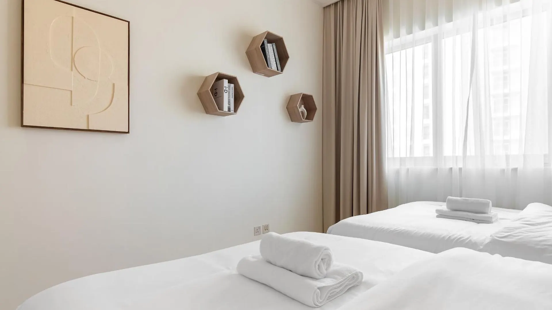 Fancy 3 Bedroom Apartment Right Next To Dubai Mall With Burj View In Downtown Dubai
