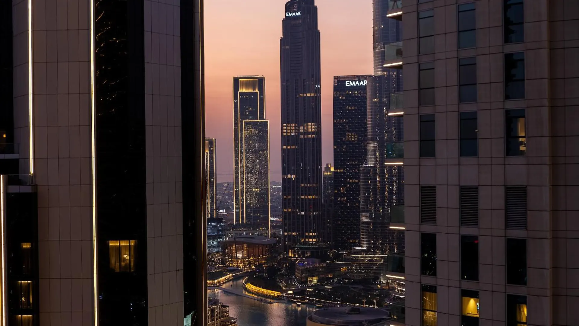 Fancy 3 Bedroom Apartment Right Next To Dubai Mall With Burj View In Downtown Dubai