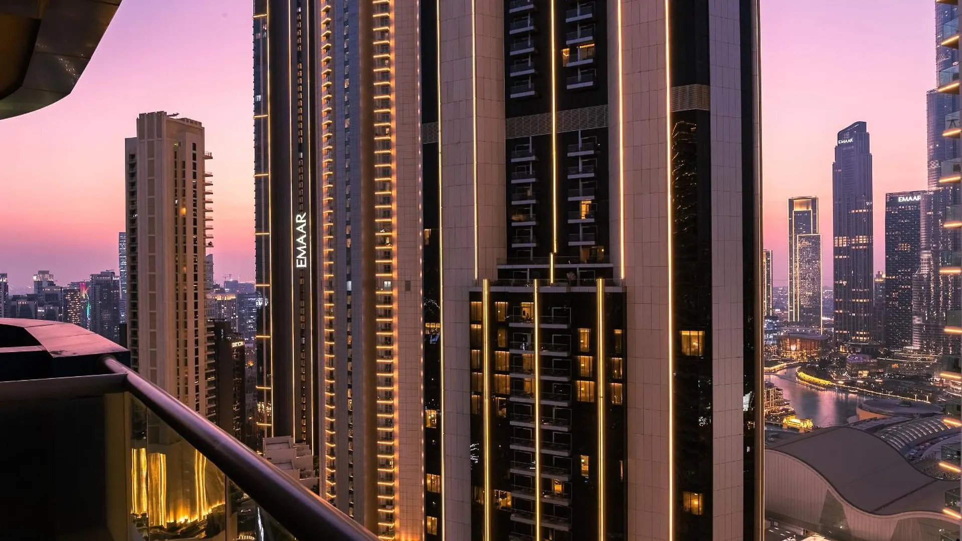 Fancy 3 Bedroom Apartment Right Next To Dubai Mall With Burj View In Downtown Dubai