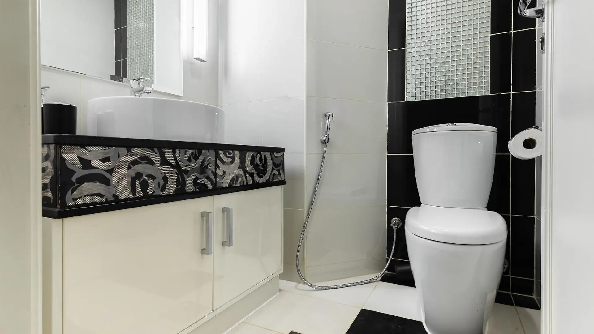 Fancy 3 Bedroom Apartment Right Next To Dubai Mall With Burj View In Downtown Dubai 0*,