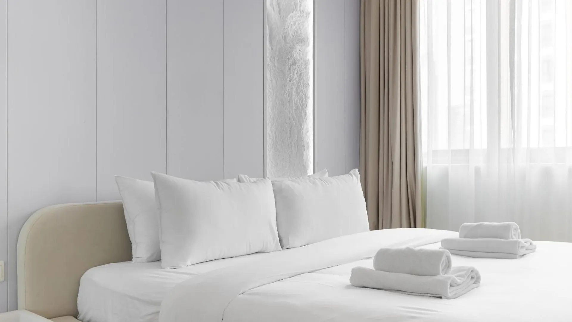 Fancy 3 Bedroom Apartment Right Next To Dubai Mall With Burj View In Downtown Dubai 0*,