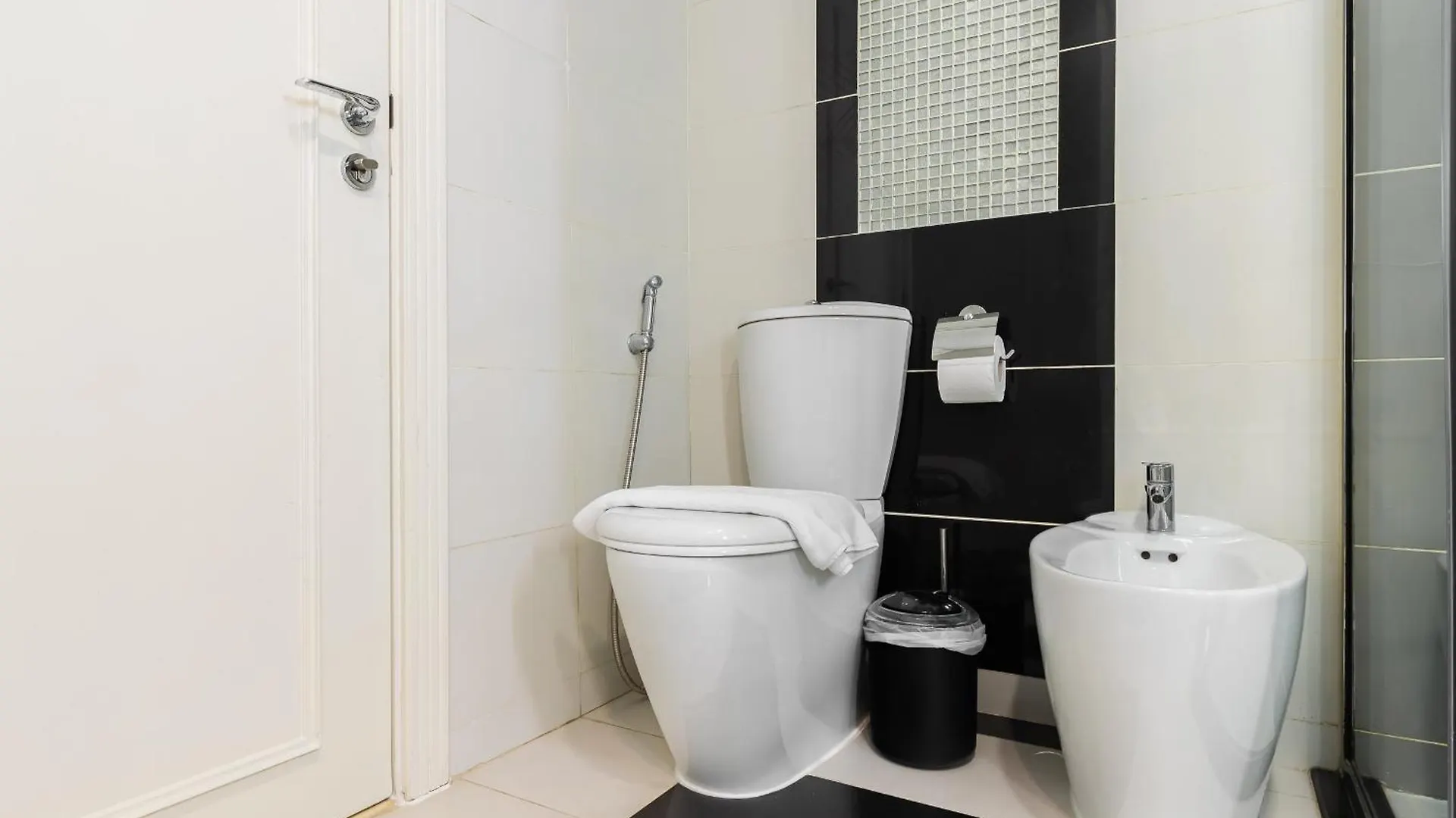 Fancy 3 Bedroom Apartment Right Next To Dubai Mall With Burj View In Downtown Dubai