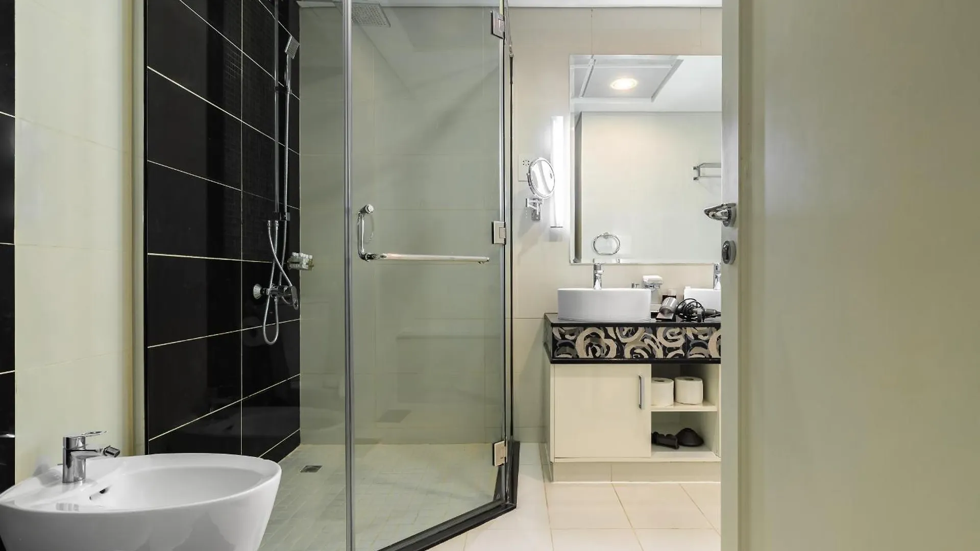 Fancy 3 Bedroom Apartment Right Next To Dubai Mall With Burj View In Downtown Dubai