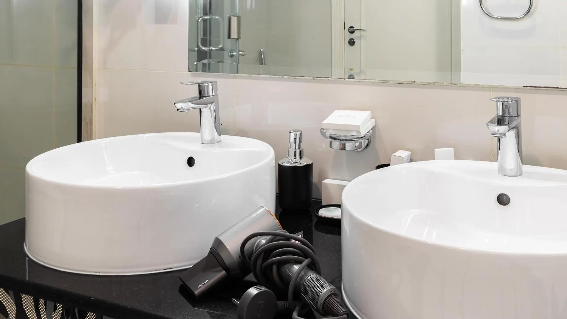 Fancy 3 Bedroom Apartment Right Next To Dubai Mall With Burj View In Downtown Dubai