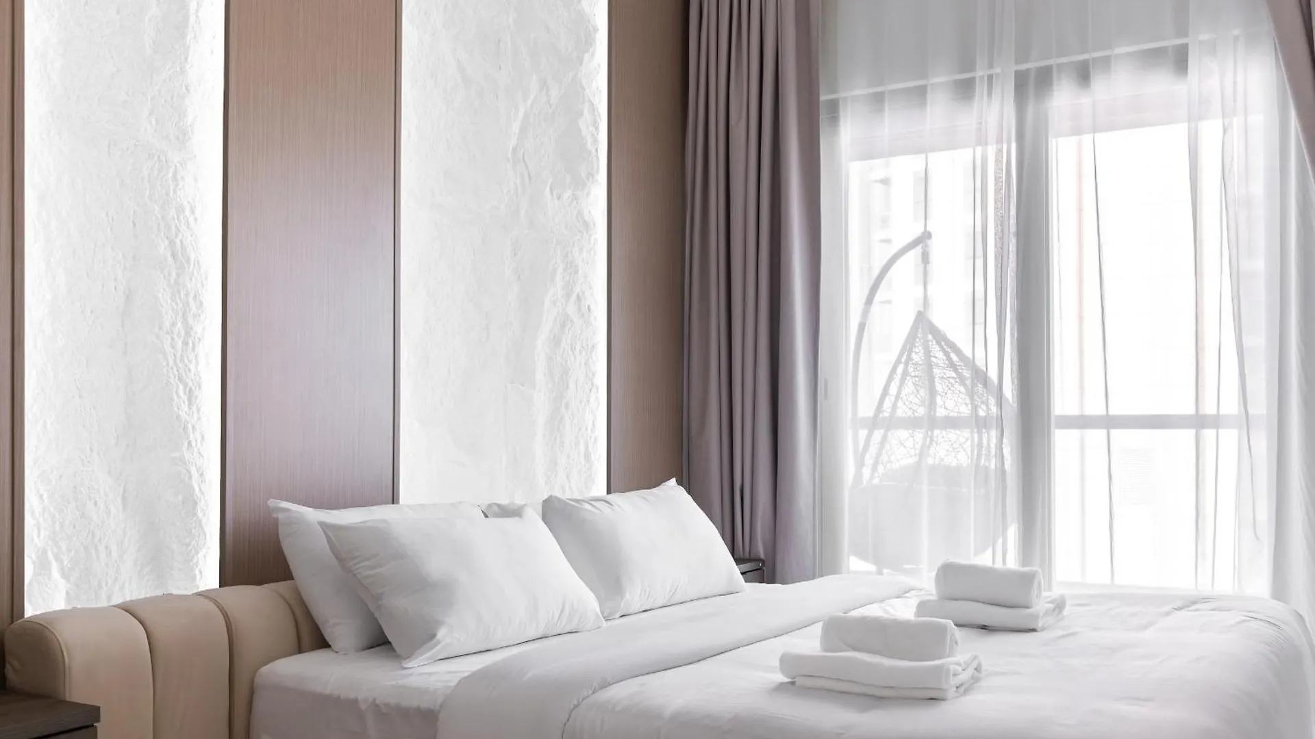 Fancy 3 Bedroom Apartment Right Next To Dubai Mall With Burj View In Downtown Dubai 0*,  United Arab Emirates