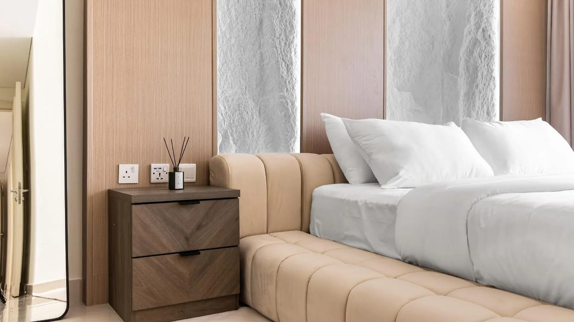 Fancy 3 Bedroom Apartment Right Next To Dubai Mall With Burj View In Downtown Dubai