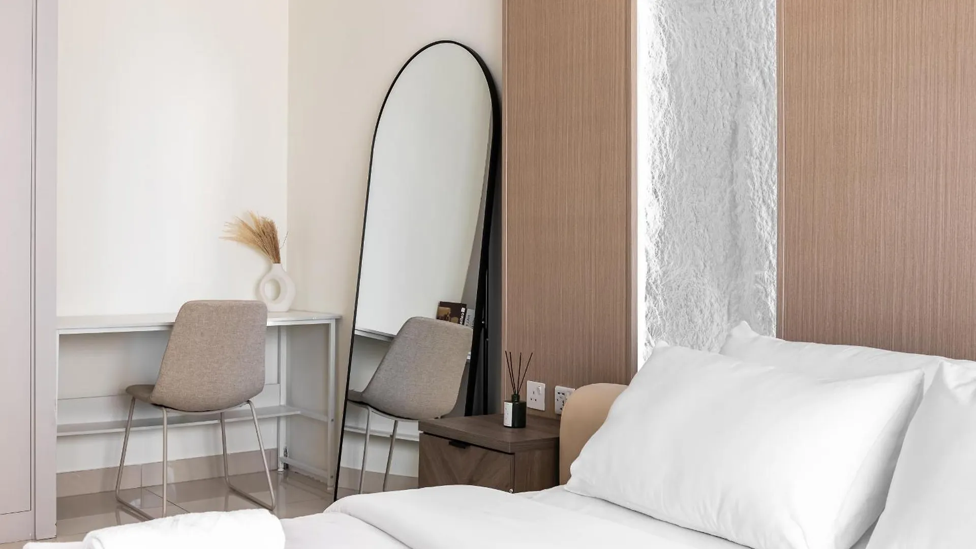 Fancy 3 Bedroom Apartment Right Next To Dubai Mall With Burj View In Downtown Dubai 0*,  United Arab Emirates