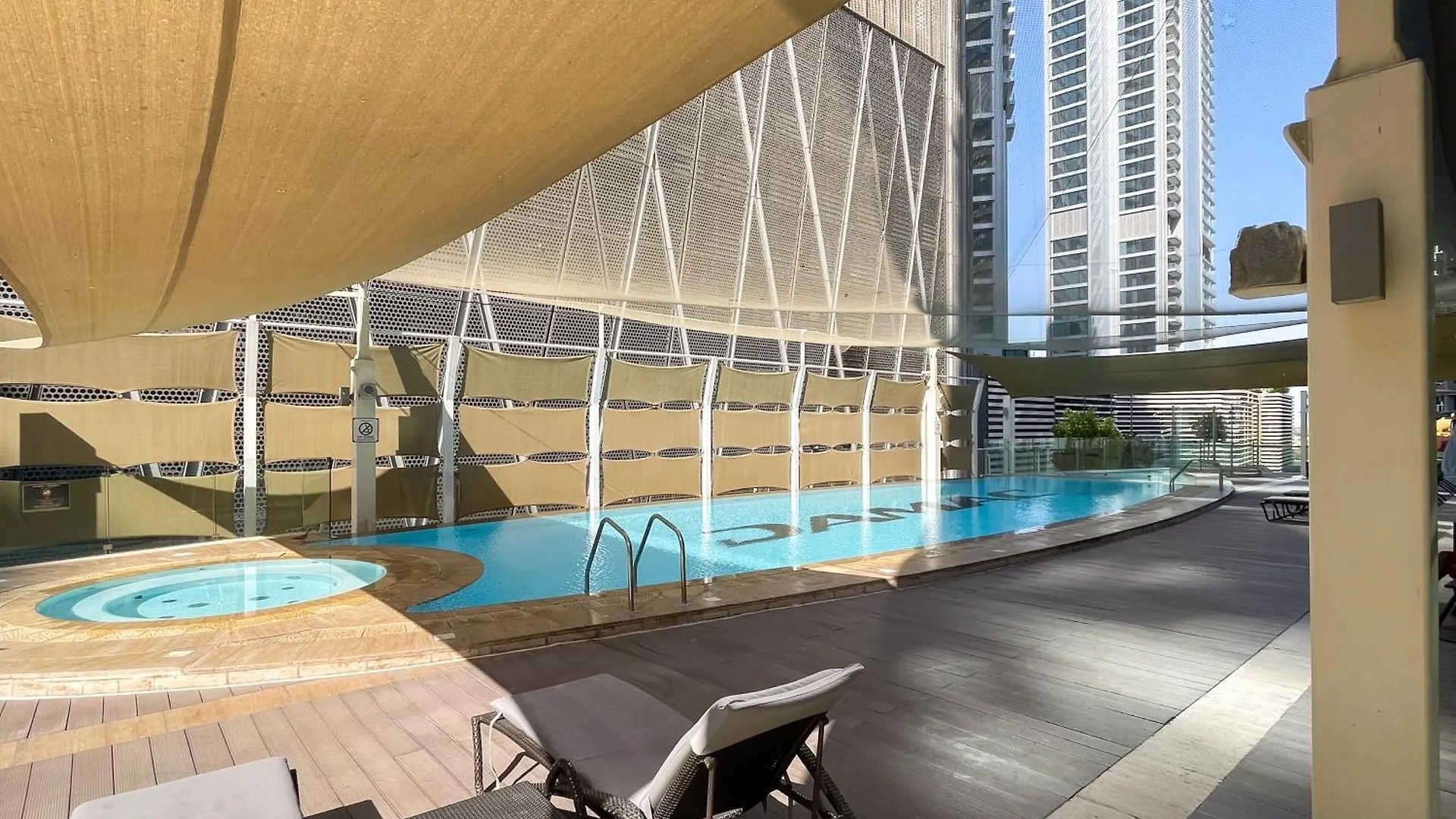 Fancy 3 Bedroom Apartment Right Next To Dubai Mall With Burj View In Downtown Dubaj Spojené arabské emiráty