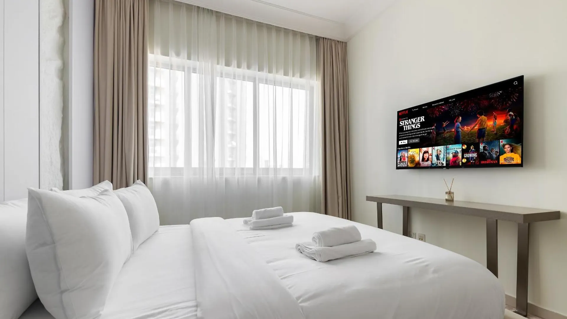 Fancy 3 Bedroom Apartment Right Next To Dubai Mall With Burj View In Downtown Dubaj