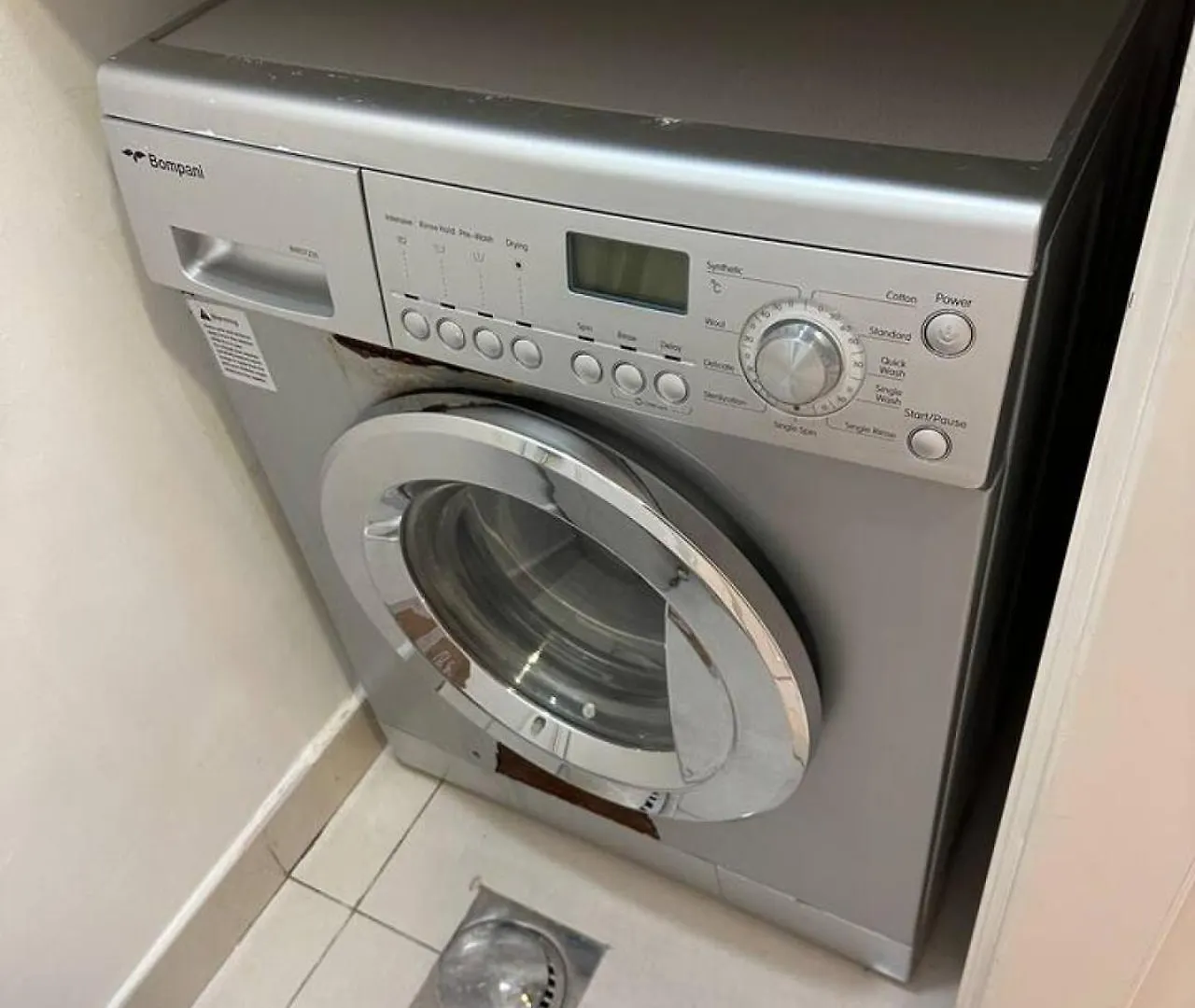 Fancy 3 Bedroom Apartment Right Next To Dubai Mall With Burj View In Downtown Dubaj